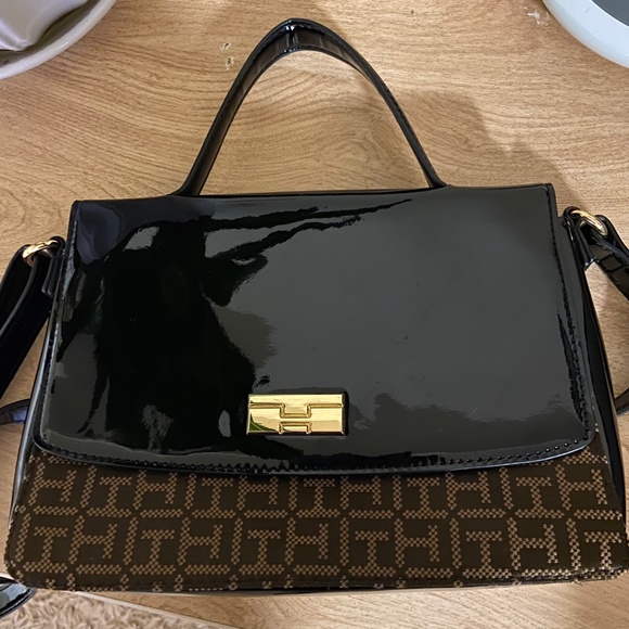 🎉HP 7/17🎉 Tommy Hilfiger Satchel Crossbody Bag, Brown Logo& BlackPatentLeather - Picture 4 of 6